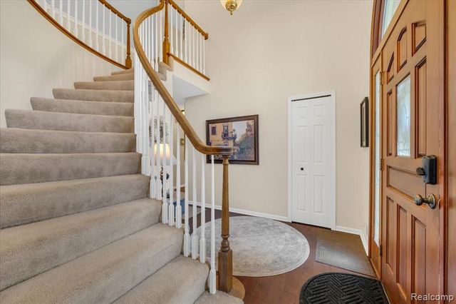 573 Nakomis Trail, Orion Twp, MI 48362