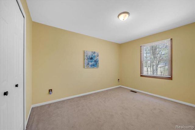 573 Nakomis Trail, Orion Twp, MI 48362