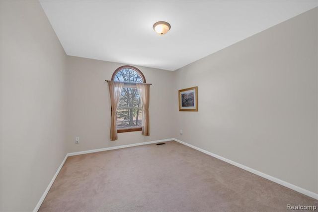 573 Nakomis Trail, Orion Twp, MI 48362