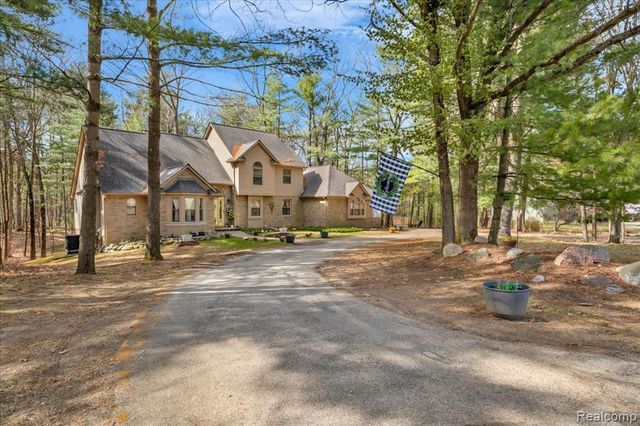 573 Nakomis Trail, Orion Twp, MI 48362