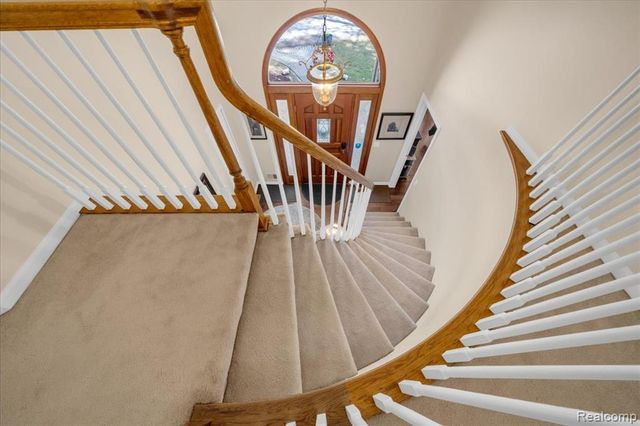 573 Nakomis Trail, Orion Twp, MI 48362