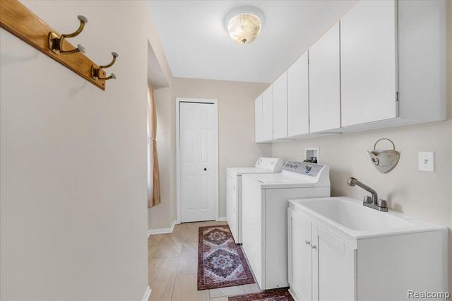 573 Nakomis Trail, Orion Twp, MI 48362