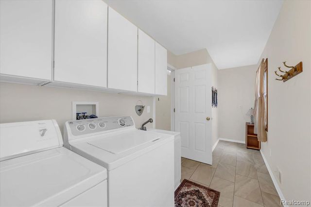 573 Nakomis Trail, Orion Twp, MI 48362