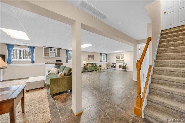 573 Nakomis Trail, Orion Twp, MI 48362