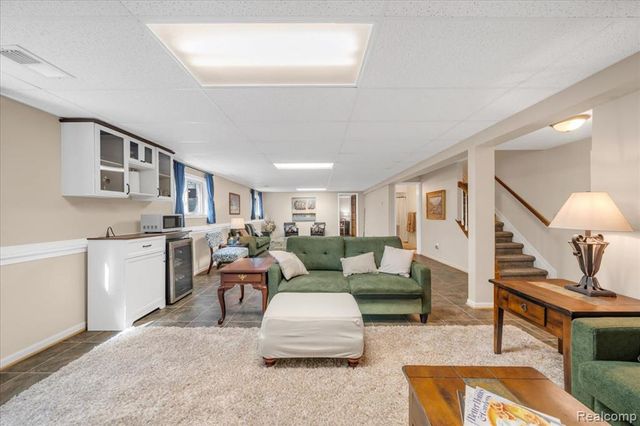 573 Nakomis Trail, Orion Twp, MI 48362