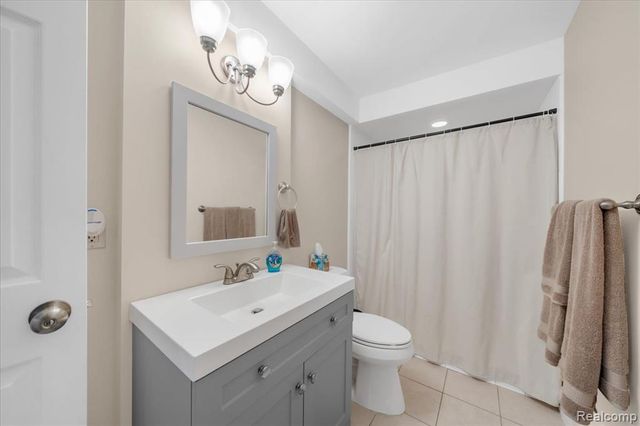 573 Nakomis Trail, Orion Twp, MI 48362