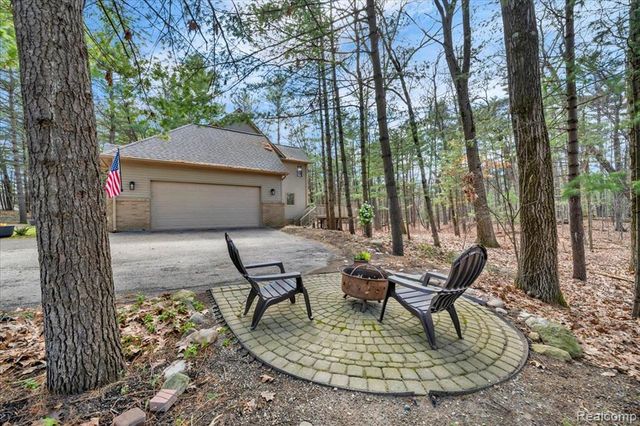 573 Nakomis Trail, Orion Twp, MI 48362