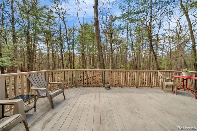 573 Nakomis Trail, Orion Twp, MI 48362