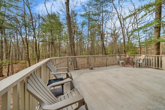 573 Nakomis Trail, Orion Twp, MI 48362