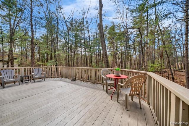 573 Nakomis Trail, Orion Twp, MI 48362