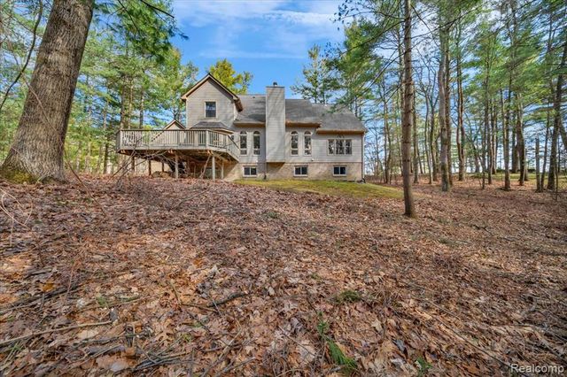 573 Nakomis Trail, Orion Twp, MI 48362