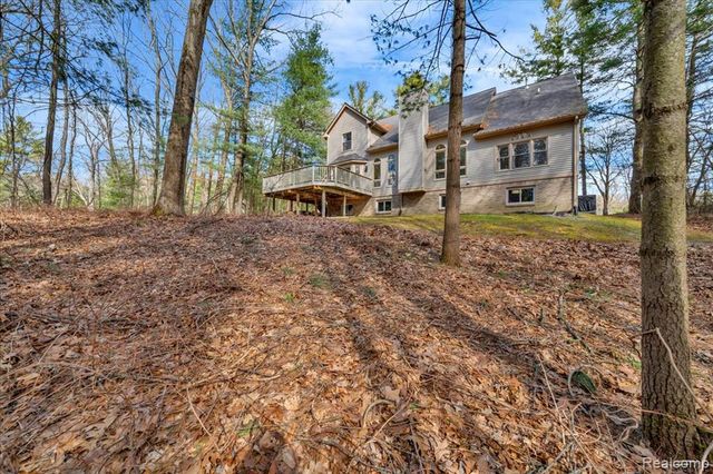 573 Nakomis Trail, Orion Twp, MI 48362