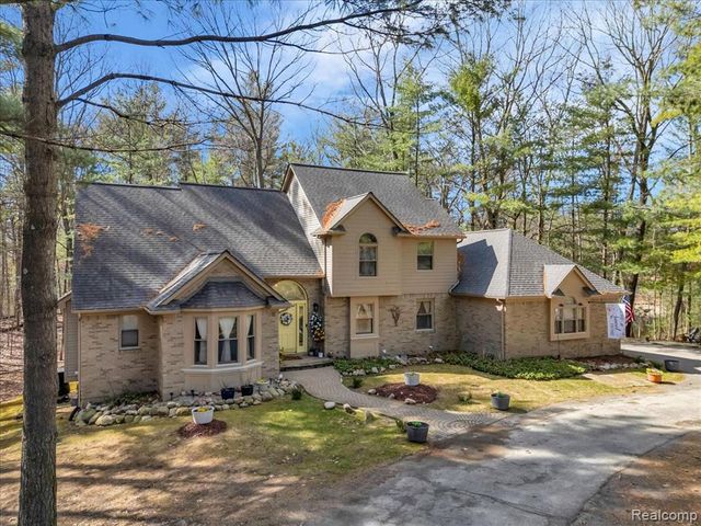 573 Nakomis Trail, Orion Twp, MI 48362