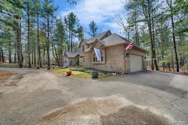573 Nakomis Trail, Orion Twp, MI 48362