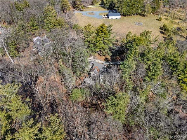 573 Nakomis Trail, Orion Twp, MI 48362