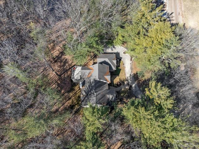 573 Nakomis Trail, Orion Twp, MI 48362