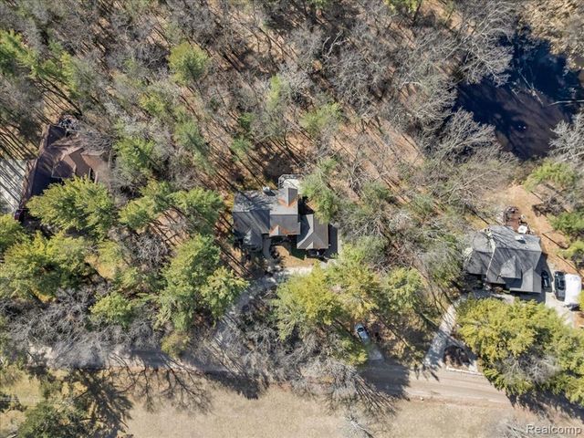 573 Nakomis Trail, Orion Twp, MI 48362