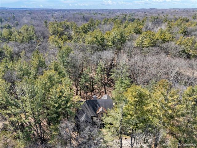 573 Nakomis Trail, Orion Twp, MI 48362