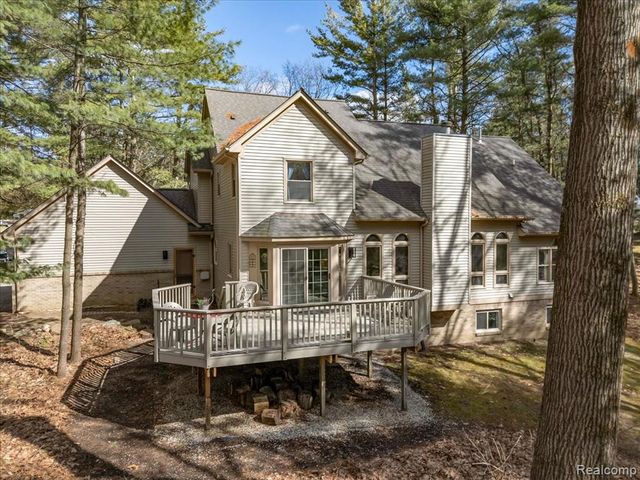 573 Nakomis Trail, Orion Twp, MI 48362