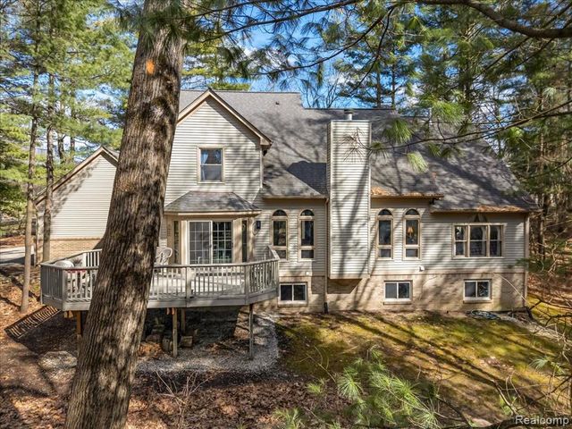 573 Nakomis Trail, Orion Twp, MI 48362