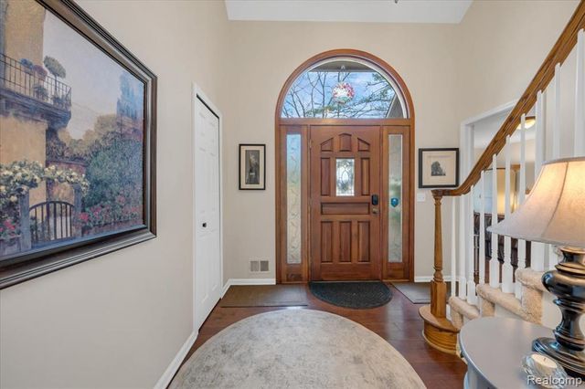 573 Nakomis Trail, Orion Twp, MI 48362