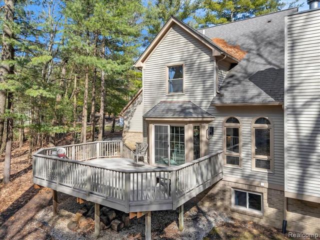 573 Nakomis Trail, Orion Twp, MI 48362