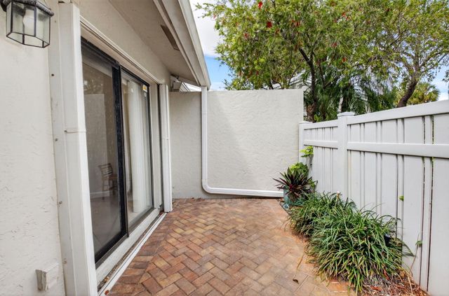 30 Eastgate Drive C, Boynton Beach, FL 33436