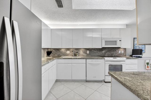 30 Eastgate Drive C, Boynton Beach, FL 33436