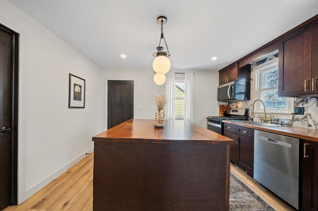 617 10th Avenue W, Alexandria, MN 56308