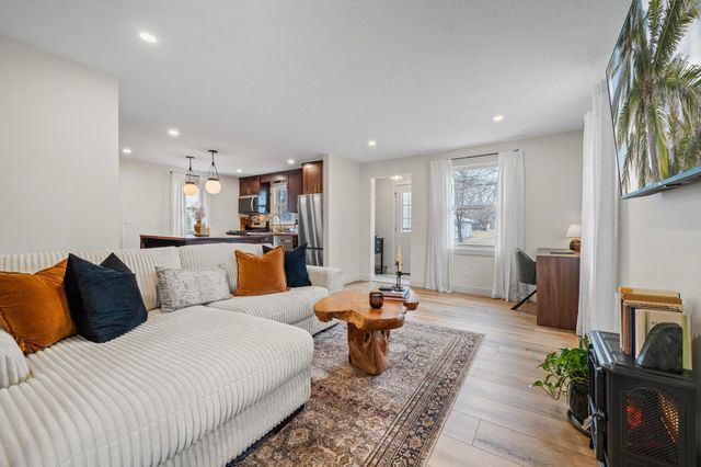 617 10th Avenue W, Alexandria, MN 56308