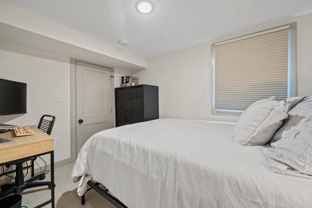 617 10th Avenue W, Alexandria, MN 56308