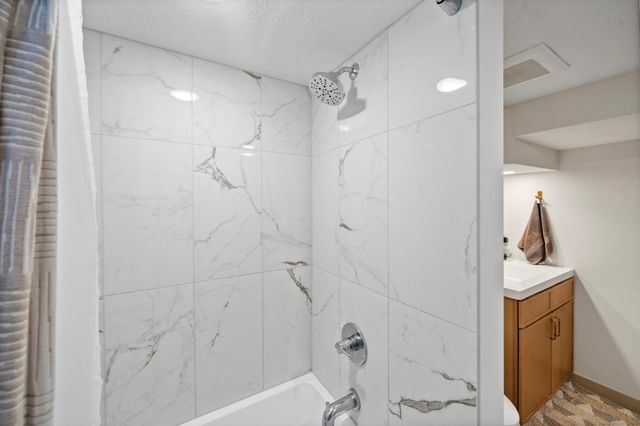 617 10th Avenue W, Alexandria, MN 56308