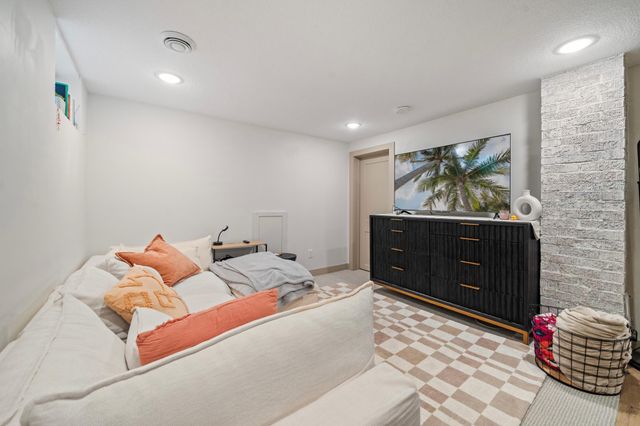 617 10th Avenue W, Alexandria, MN 56308