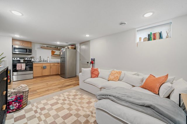 617 10th Avenue W, Alexandria, MN 56308