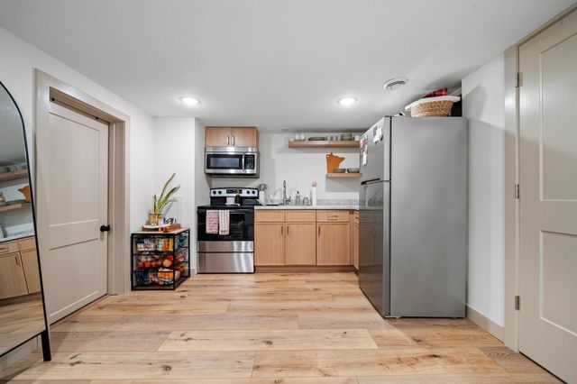 617 10th Avenue W, Alexandria, MN 56308