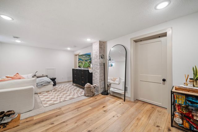 617 10th Avenue W, Alexandria, MN 56308