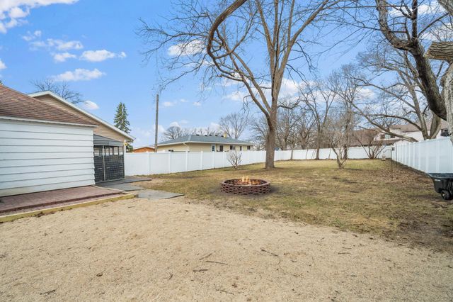 617 10th Avenue W, Alexandria, MN 56308