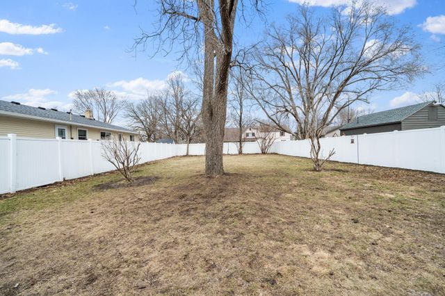 617 10th Avenue W, Alexandria, MN 56308