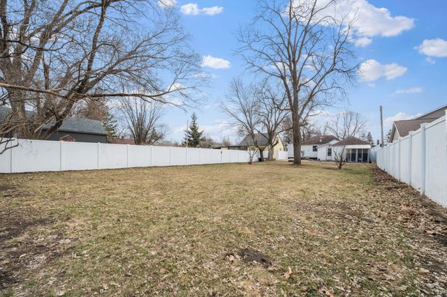 617 10th Avenue W, Alexandria, MN 56308