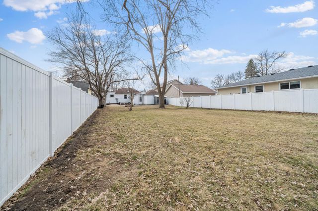 617 10th Avenue W, Alexandria, MN 56308