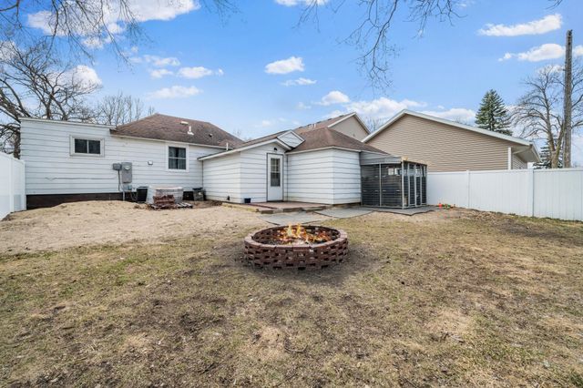 617 10th Avenue W, Alexandria, MN 56308