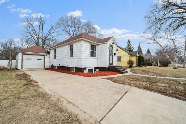 617 10th Avenue W, Alexandria, MN 56308