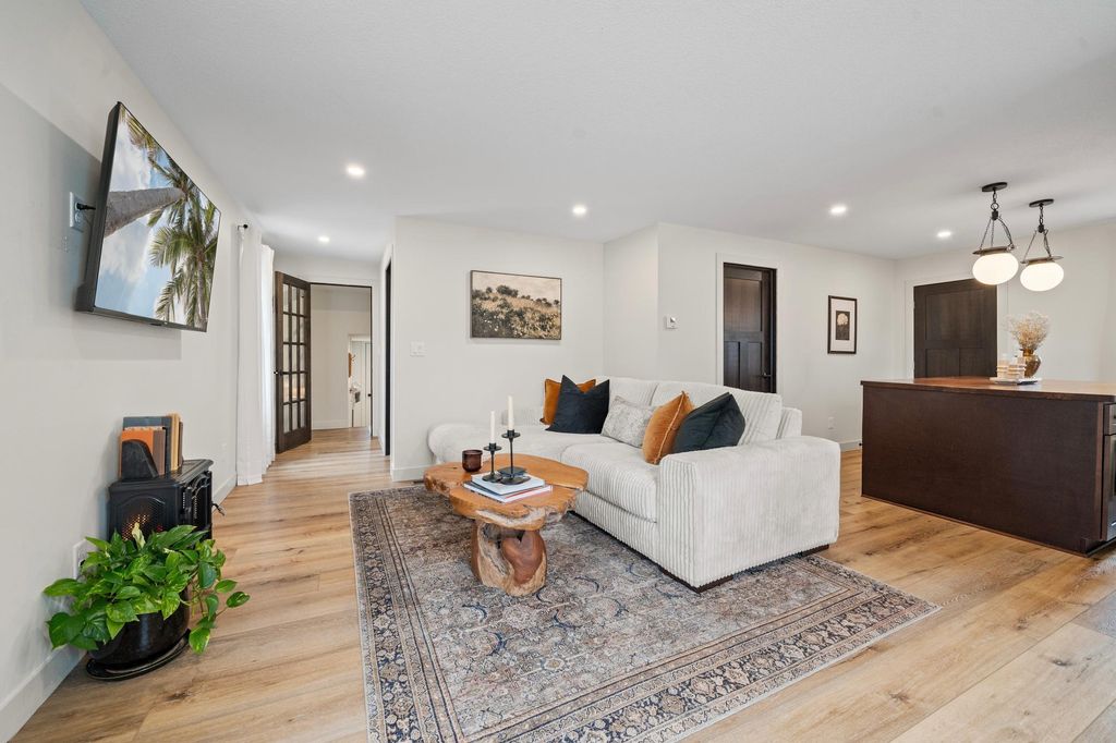 617 10th Avenue W, Alexandria, MN 56308