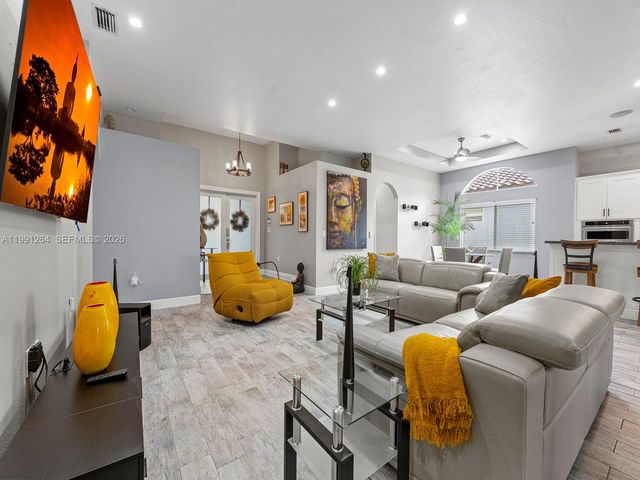 2021 SE 17th Ave, Homestead, FL 33035