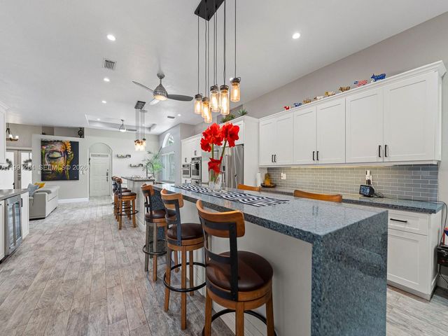 2021 SE 17th Ave, Homestead, FL 33035