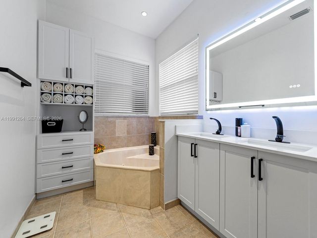 2021 SE 17th Ave, Homestead, FL 33035