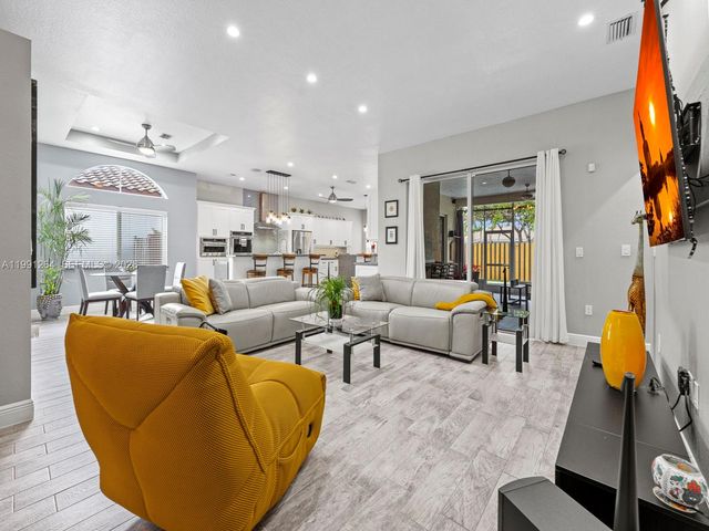 2021 SE 17th Ave, Homestead, FL 33035