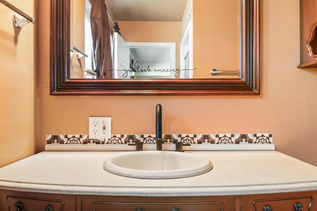1310 Del Vale Ave, Modesto, CA 95350