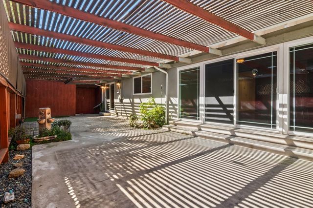 1310 Del Vale Ave, Modesto, CA 95350
