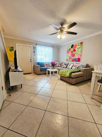 2018 S 10th Street C, Fort Pierce, FL 34950